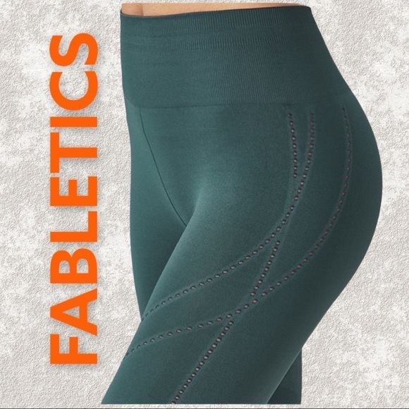 FABLETICS High Waist Seamless Dot Capri Leggings, Size Small - Picture 1 of 12